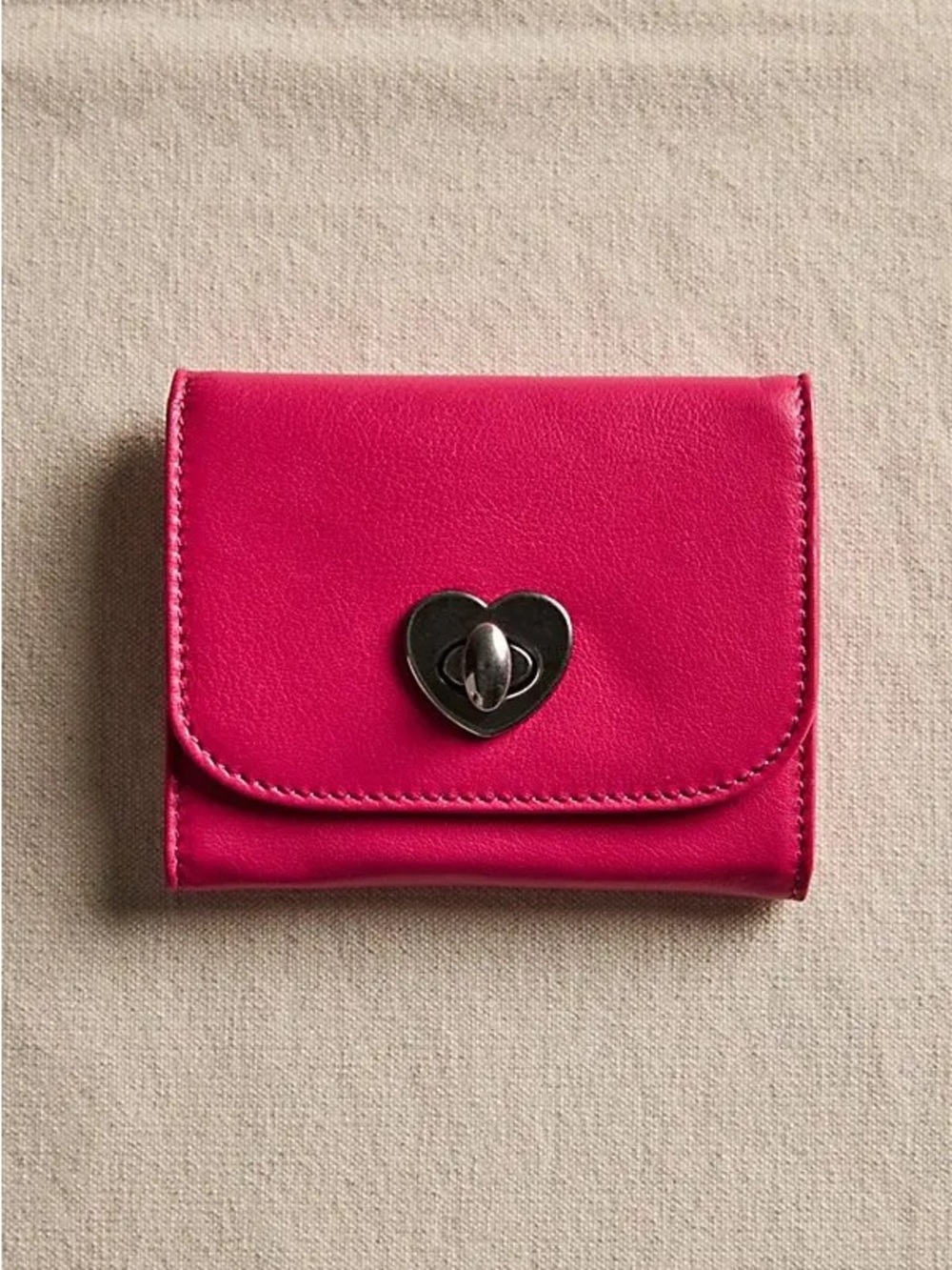 Free People Lock It Up Leather Wallet in Love Potion NWOT❤️ - Picture 2 of 6